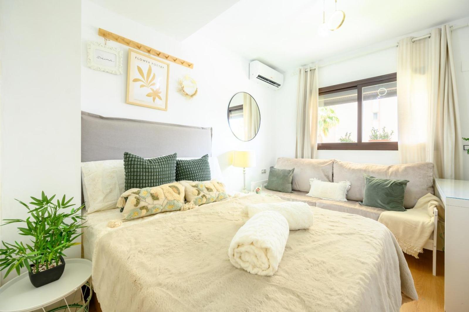 Estudio Con Parking Teatinos Living Apartament *